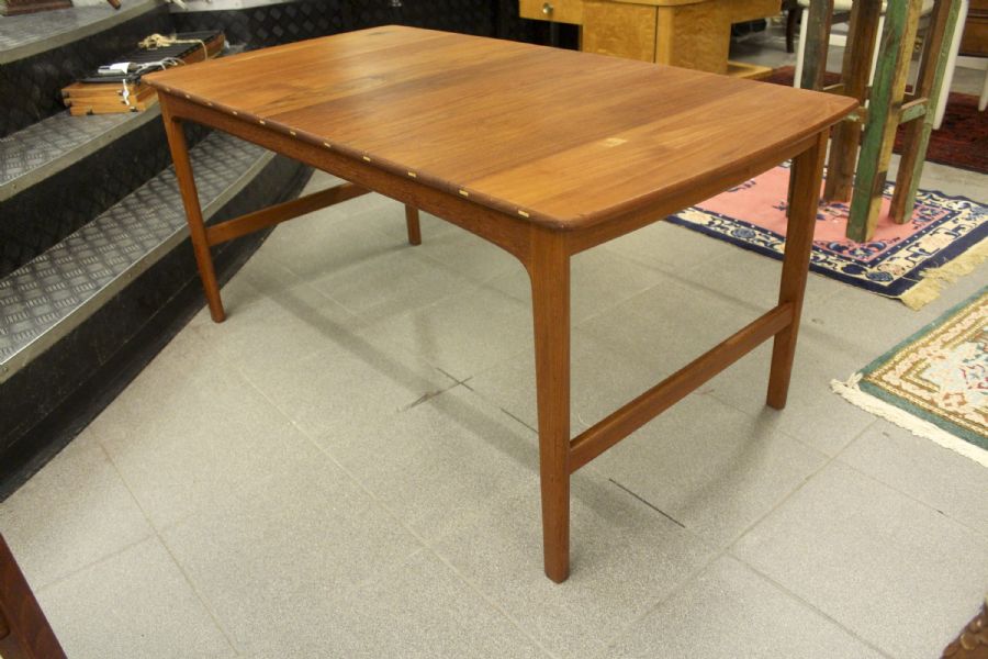 Soffbord, teak, Yngvar Sandström, Säffle, 1960 tal, längd Auktion | Soffbord Yngvar Sandström | Stockholms